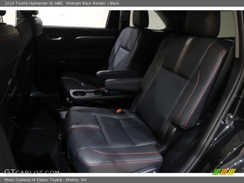 Midnight Black Metallic / Black 2019 Toyota Highlander SE AWD