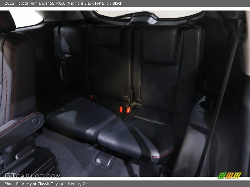Midnight Black Metallic / Black 2019 Toyota Highlander SE AWD