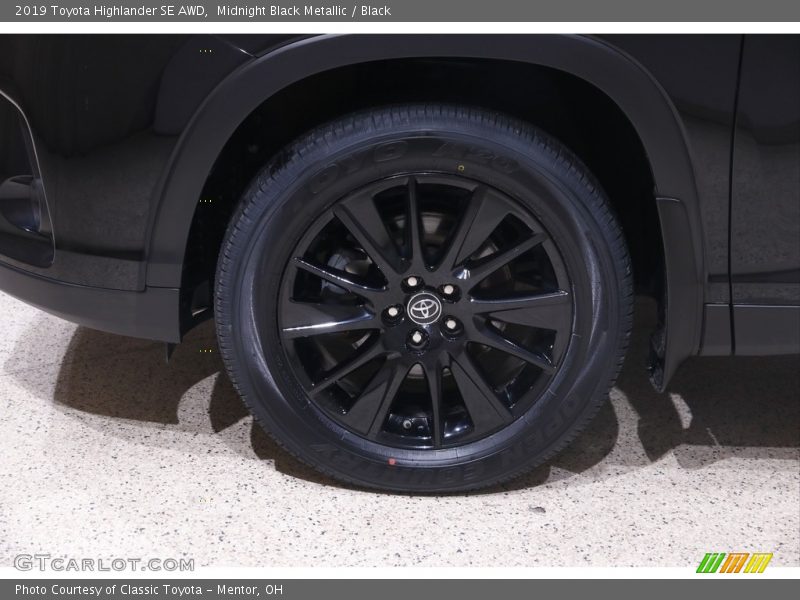Midnight Black Metallic / Black 2019 Toyota Highlander SE AWD