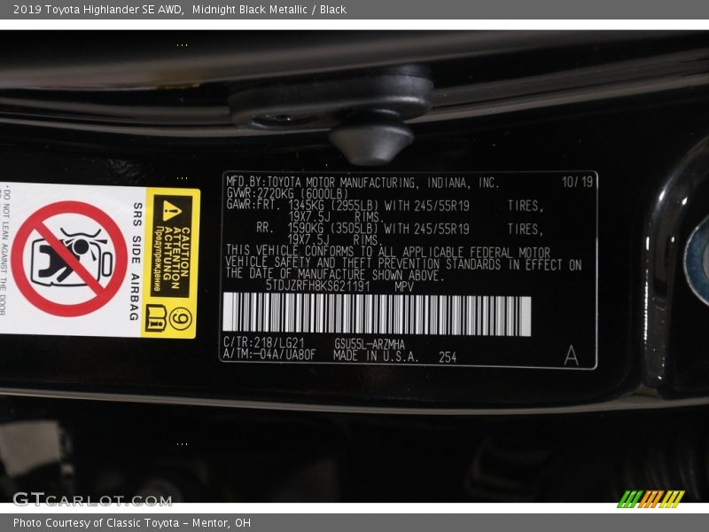 Midnight Black Metallic / Black 2019 Toyota Highlander SE AWD