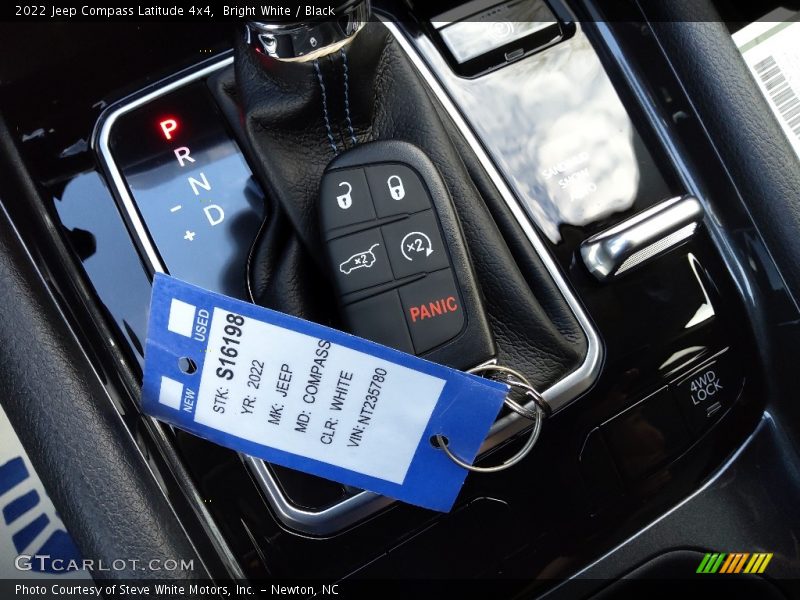 Bright White / Black 2022 Jeep Compass Latitude 4x4