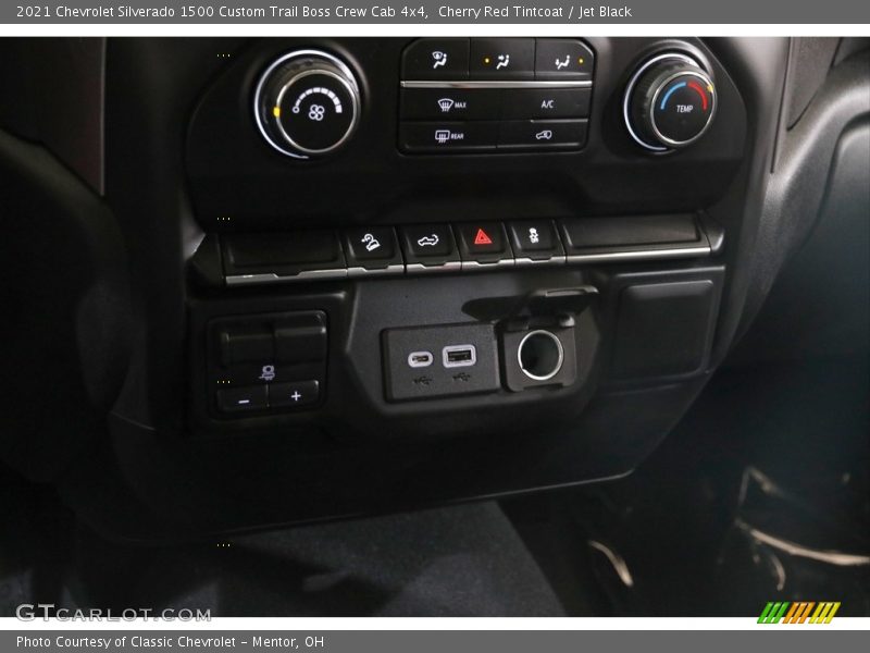 Controls of 2021 Silverado 1500 Custom Trail Boss Crew Cab 4x4