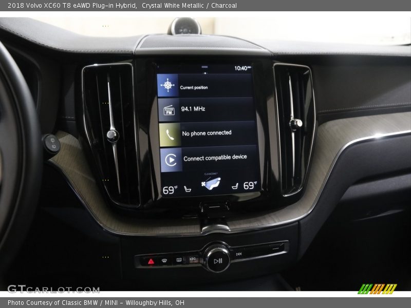 Controls of 2018 XC60 T8 eAWD Plug-in Hybrid