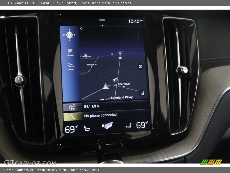 Controls of 2018 XC60 T8 eAWD Plug-in Hybrid