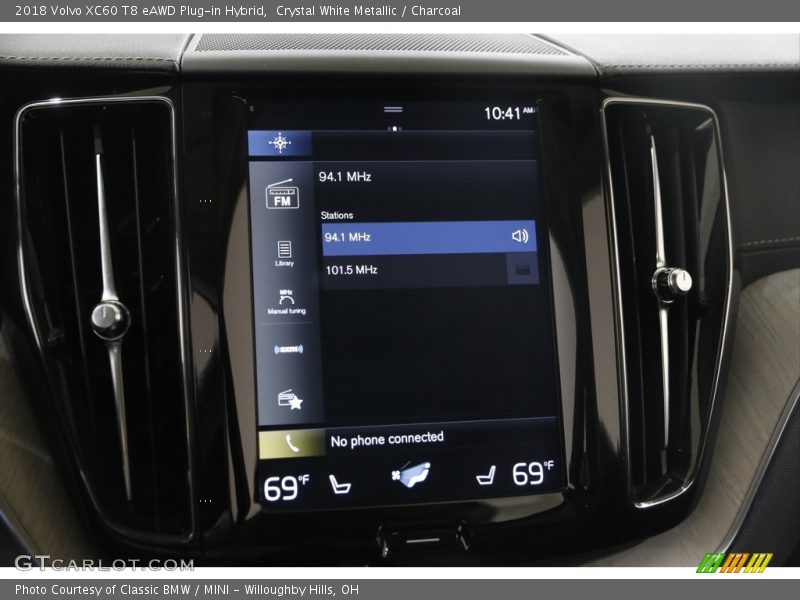 Controls of 2018 XC60 T8 eAWD Plug-in Hybrid
