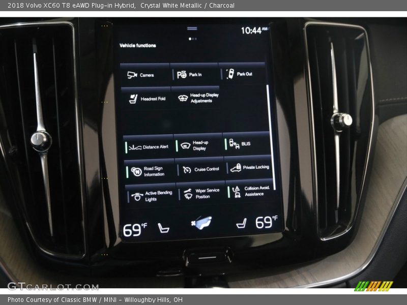 Controls of 2018 XC60 T8 eAWD Plug-in Hybrid