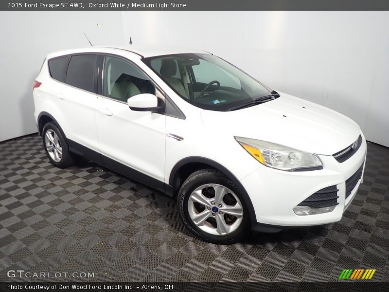Oxford White / Medium Light Stone 2015 Ford Escape SE 4WD