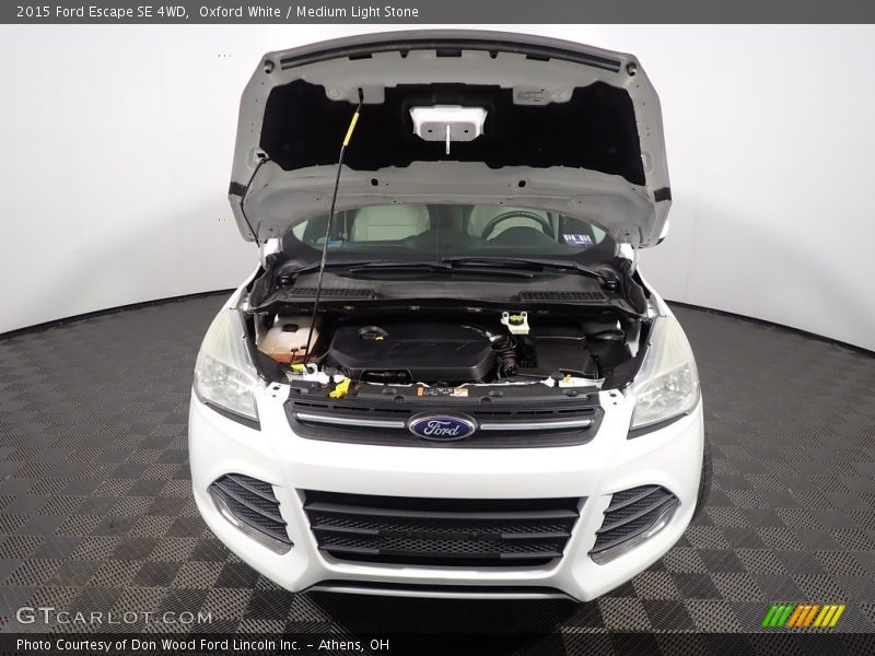 Oxford White / Medium Light Stone 2015 Ford Escape SE 4WD
