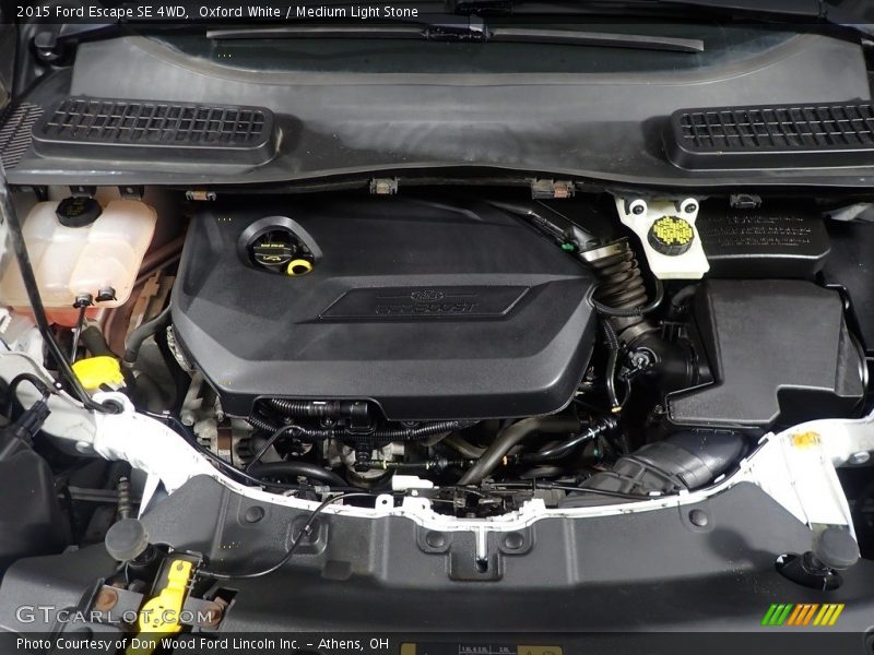 Oxford White / Medium Light Stone 2015 Ford Escape SE 4WD