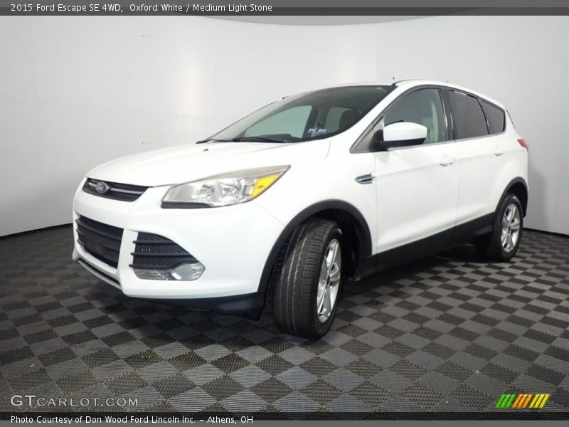 Oxford White / Medium Light Stone 2015 Ford Escape SE 4WD