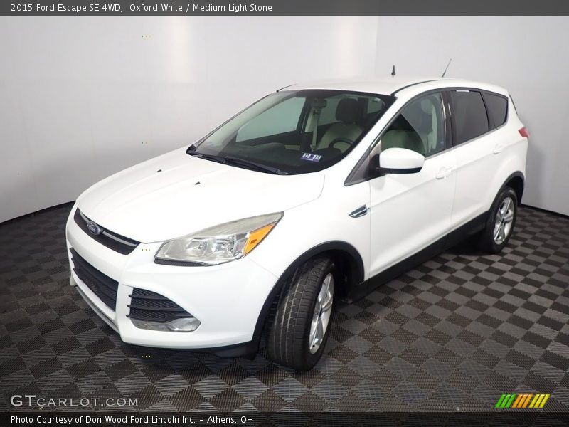 Oxford White / Medium Light Stone 2015 Ford Escape SE 4WD