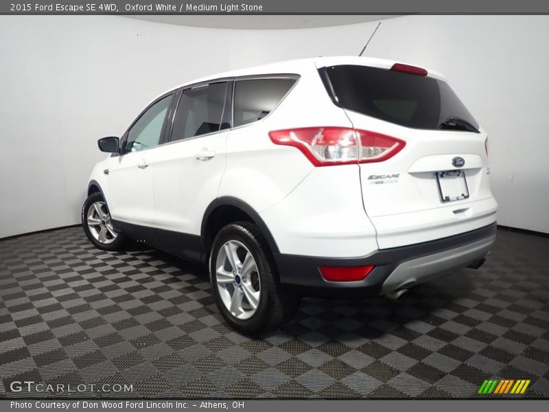 Oxford White / Medium Light Stone 2015 Ford Escape SE 4WD