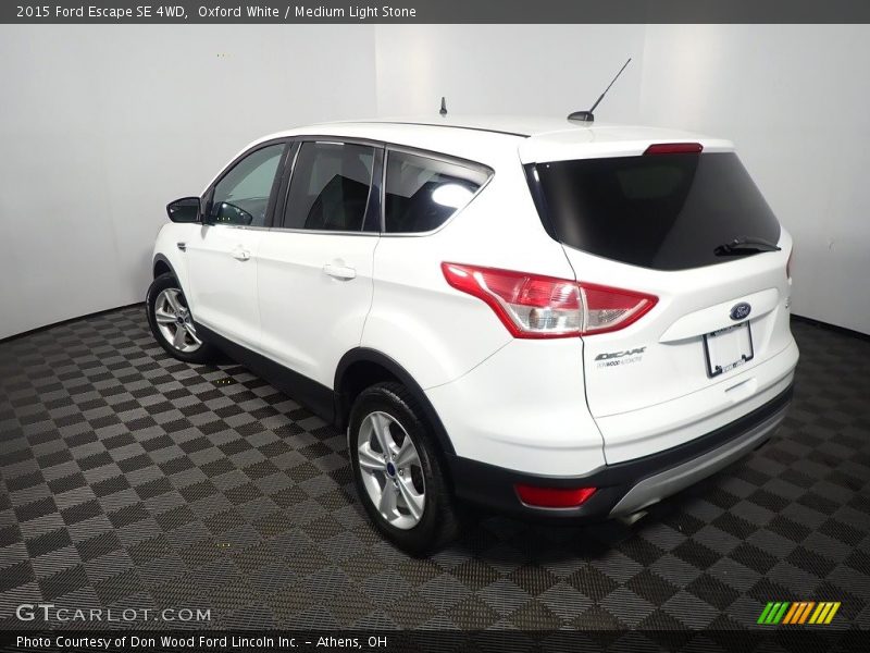 Oxford White / Medium Light Stone 2015 Ford Escape SE 4WD