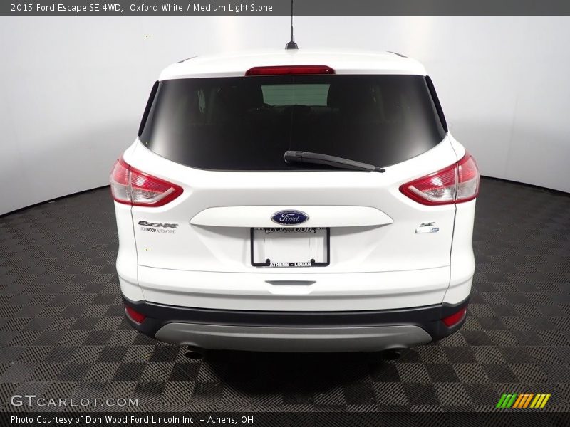 Oxford White / Medium Light Stone 2015 Ford Escape SE 4WD