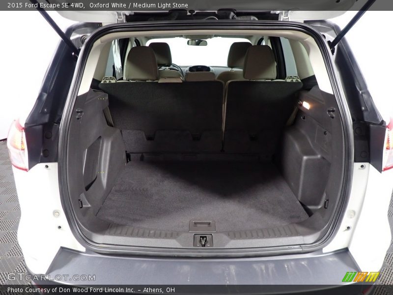 Oxford White / Medium Light Stone 2015 Ford Escape SE 4WD