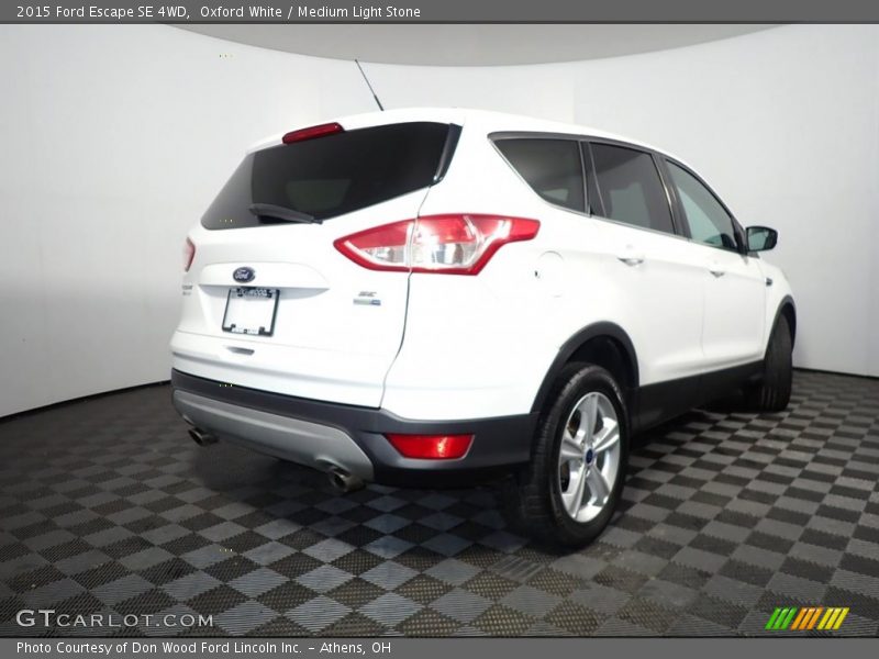 Oxford White / Medium Light Stone 2015 Ford Escape SE 4WD