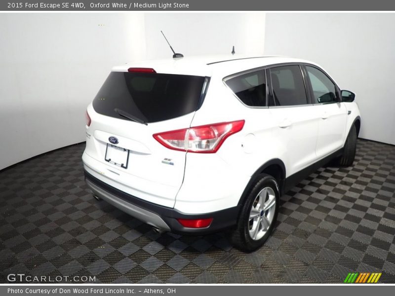 Oxford White / Medium Light Stone 2015 Ford Escape SE 4WD