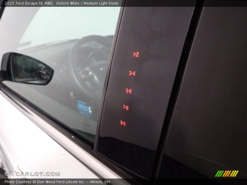 Oxford White / Medium Light Stone 2015 Ford Escape SE 4WD