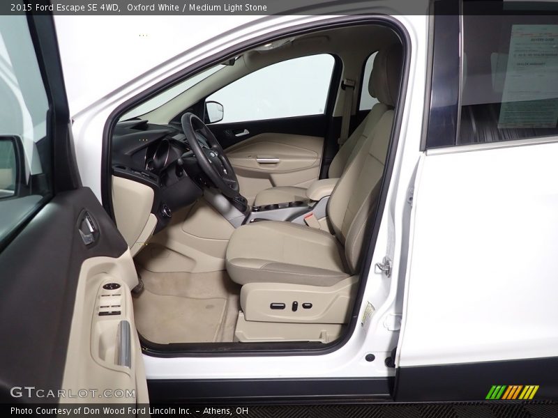 Oxford White / Medium Light Stone 2015 Ford Escape SE 4WD