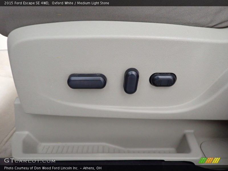 Oxford White / Medium Light Stone 2015 Ford Escape SE 4WD