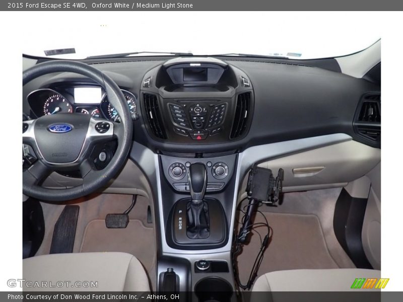 Oxford White / Medium Light Stone 2015 Ford Escape SE 4WD