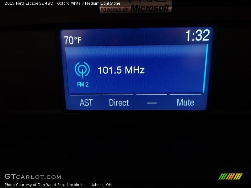 Oxford White / Medium Light Stone 2015 Ford Escape SE 4WD