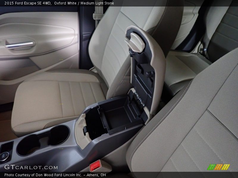 Oxford White / Medium Light Stone 2015 Ford Escape SE 4WD