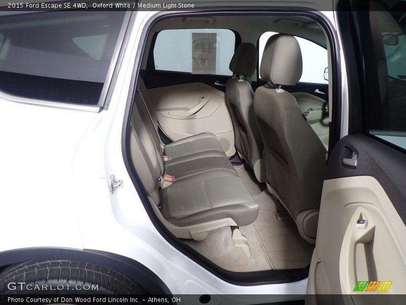 Oxford White / Medium Light Stone 2015 Ford Escape SE 4WD