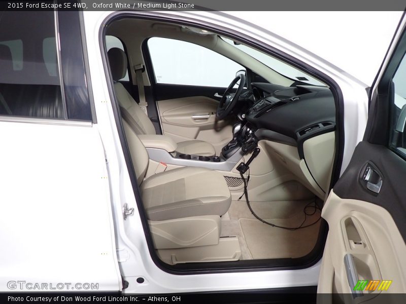 Oxford White / Medium Light Stone 2015 Ford Escape SE 4WD