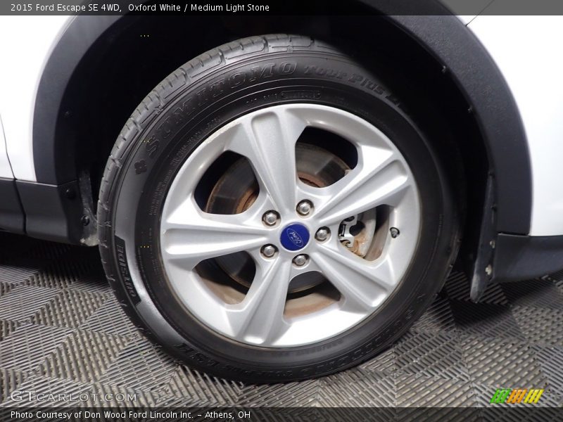 Oxford White / Medium Light Stone 2015 Ford Escape SE 4WD