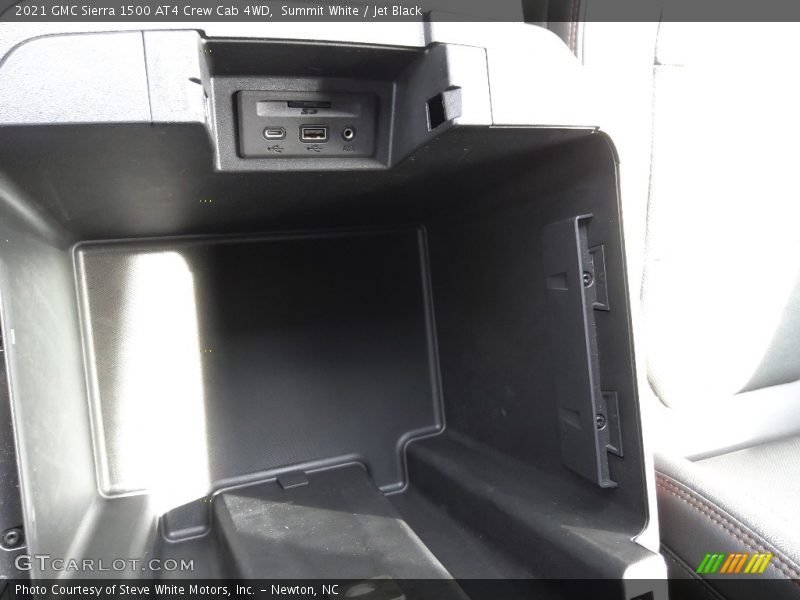 Summit White / Jet Black 2021 GMC Sierra 1500 AT4 Crew Cab 4WD