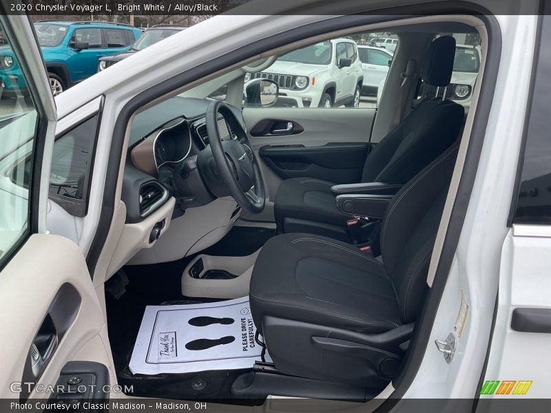  2020 Voyager L Alloy/Black Interior