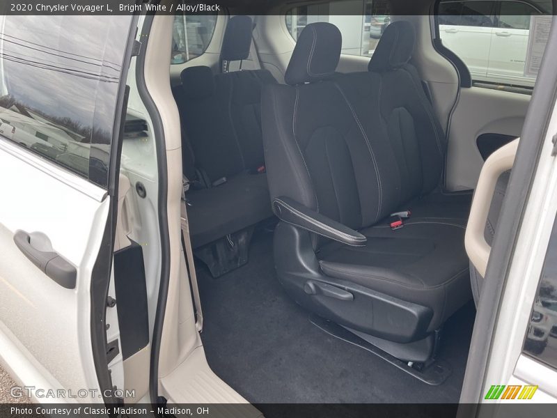 Bright White / Alloy/Black 2020 Chrysler Voyager L