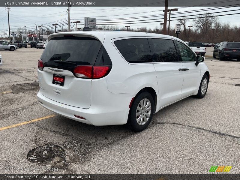 Bright White / Alloy/Black 2020 Chrysler Voyager L
