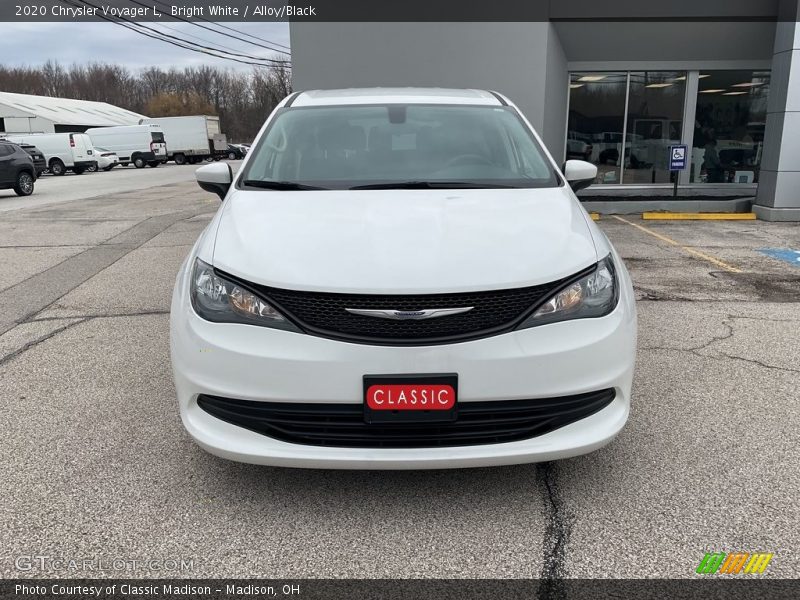 Bright White / Alloy/Black 2020 Chrysler Voyager L