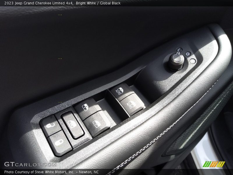 Bright White / Global Black 2023 Jeep Grand Cherokee Limited 4x4