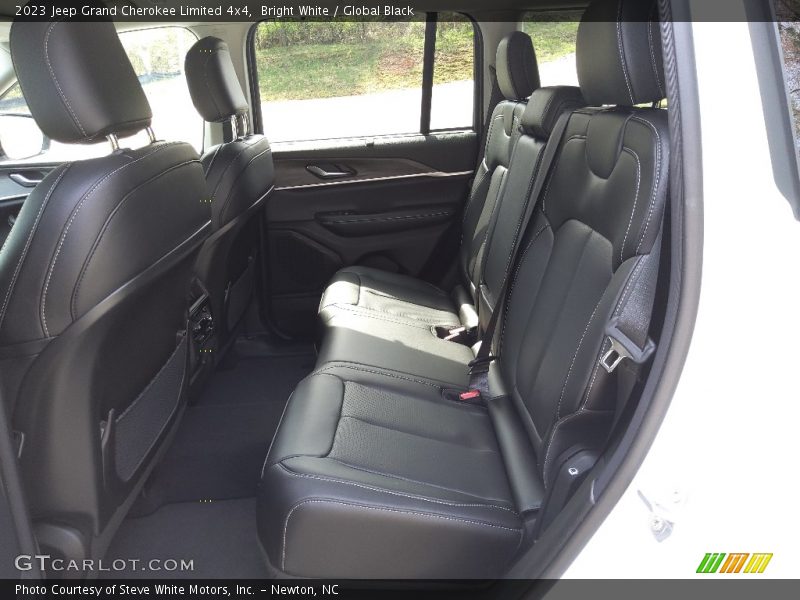Bright White / Global Black 2023 Jeep Grand Cherokee Limited 4x4