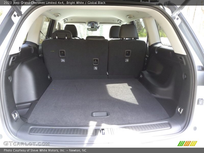 Bright White / Global Black 2023 Jeep Grand Cherokee Limited 4x4