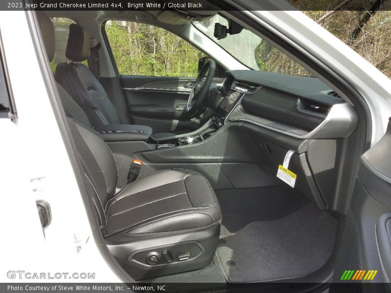 Bright White / Global Black 2023 Jeep Grand Cherokee Limited 4x4