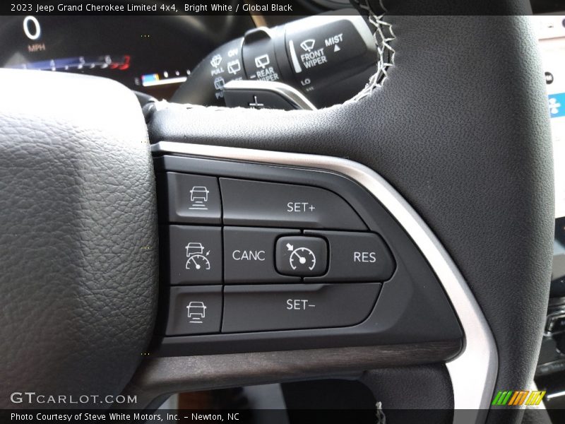 Bright White / Global Black 2023 Jeep Grand Cherokee Limited 4x4
