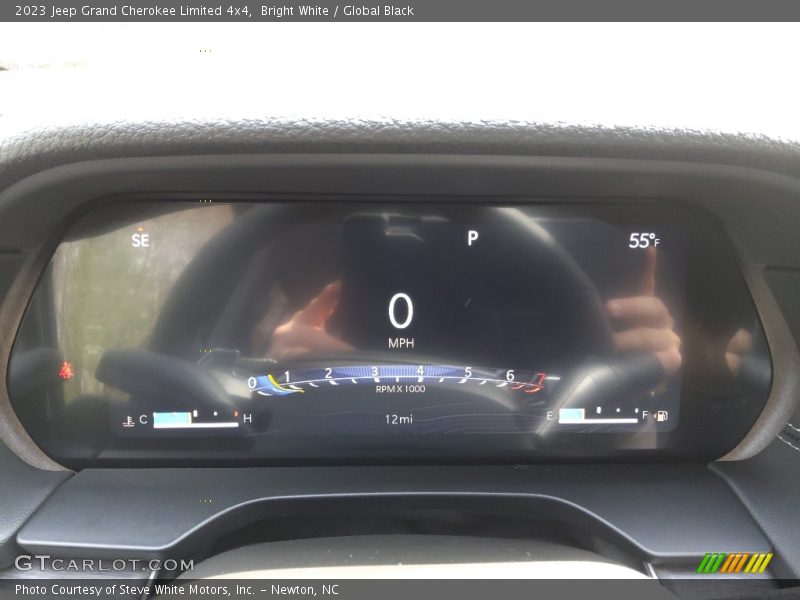 Bright White / Global Black 2023 Jeep Grand Cherokee Limited 4x4