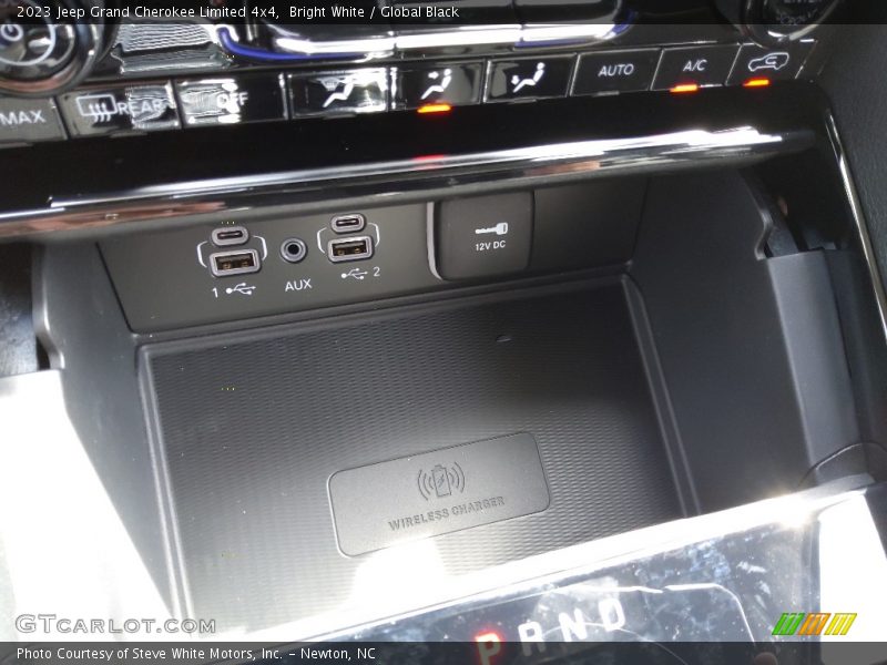 Bright White / Global Black 2023 Jeep Grand Cherokee Limited 4x4