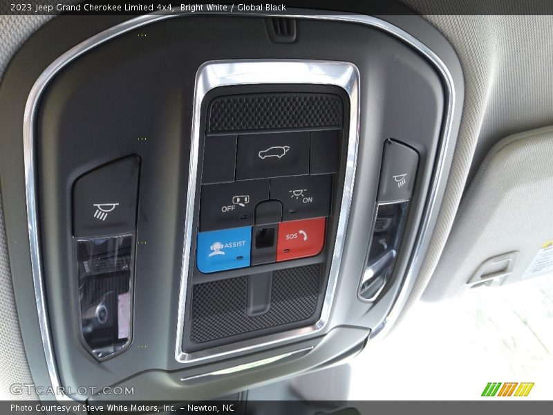 Bright White / Global Black 2023 Jeep Grand Cherokee Limited 4x4
