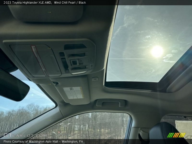 Wind Chill Pearl / Black 2023 Toyota Highlander XLE AWD