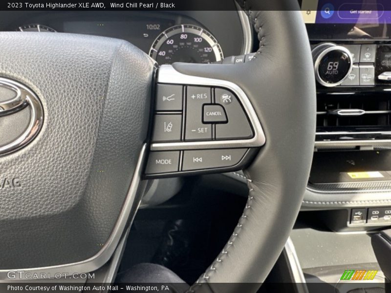 Wind Chill Pearl / Black 2023 Toyota Highlander XLE AWD