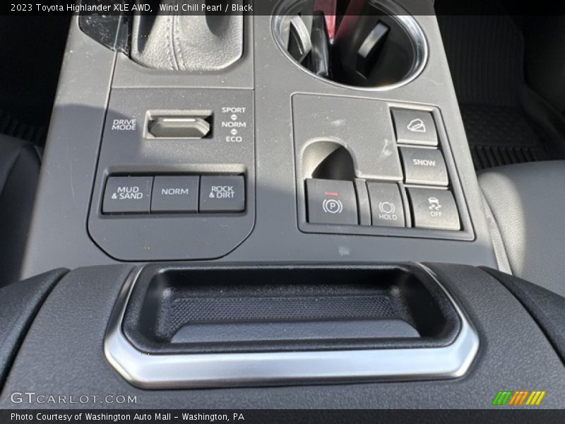 Wind Chill Pearl / Black 2023 Toyota Highlander XLE AWD