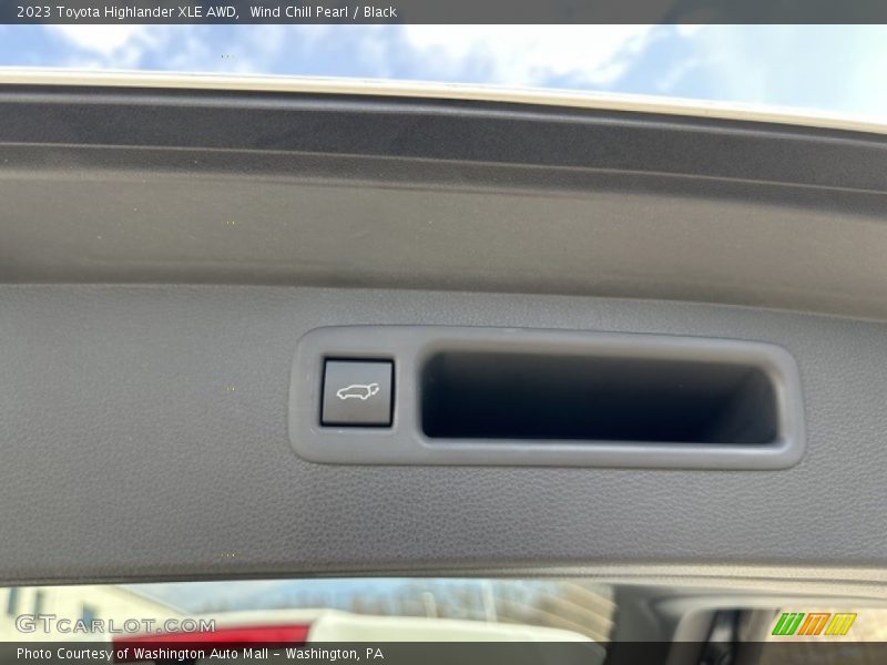 Wind Chill Pearl / Black 2023 Toyota Highlander XLE AWD