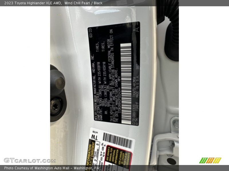 Wind Chill Pearl / Black 2023 Toyota Highlander XLE AWD