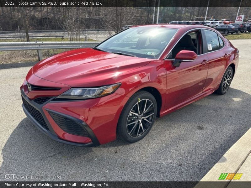 Front 3/4 View of 2023 Camry SE AWD