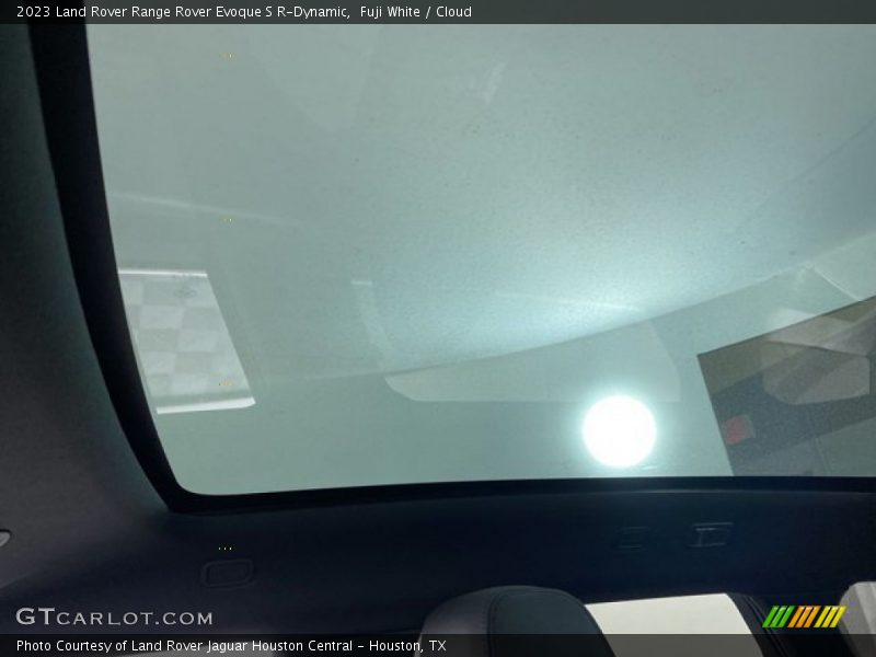 Fuji White / Cloud 2023 Land Rover Range Rover Evoque S R-Dynamic